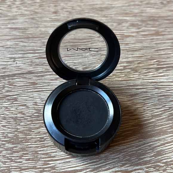 MAC Cosmetics Lot of 2 Eyeshadow - Picture 2 of 5